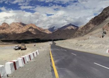 لداخ کے کئی علاقوں میں برفباری کی وجہ سے سردیوں کا آغاز