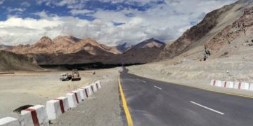 لداخ کے کئی علاقوں میں برفباری کی وجہ سے سردیوں کا آغاز