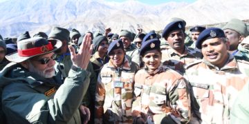 اگر کسی نے بھارت کی طرف بری نظر سے دیکھنے کی حماقت کی تو ہماری مسلح افواج منہ توڑ جواب دیں گی: وزیراعظم