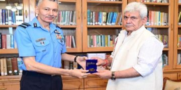 ایئر وائس مارشل پروین کیشو ووہرا نے لیفٹیننٹ گورنر سے ملاقات کی