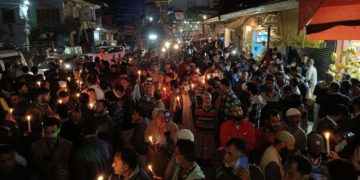 کشمیر بھر میں شہریوں نے شوپیان قتل کے خلاف کینڈل مارچ نکالا