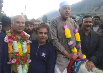 نئی دلی آج بھی جموں وکشمیر کے عوام کو تقسیم کرنے کی پالیسی گامزن : ڈاکٹر فاروق عبداللہ