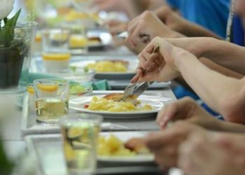 فرانس؛ اسکول میں مسلم طلبا کو سور کا گوشت کھانے پر مجبور کیا جا رہا ہے