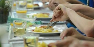 فرانس؛ اسکول میں مسلم طلبا کو سور کا گوشت کھانے پر مجبور کیا جا رہا ہے