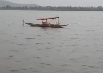 موسمی صورتحال میں تبدیلی ، وادی کے کئی علاقوں میں تیز آندھی سے خوف