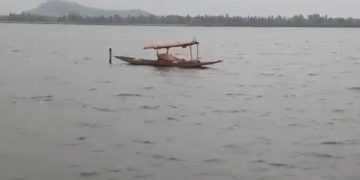 موسمی صورتحال میں تبدیلی ، وادی کے کئی علاقوں میں تیز آندھی سے خوف