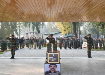 بارہمولہ جنگلات میں مارے گئے فوجی اہلکا ر کو فوج کی جانب سے خراج پیش