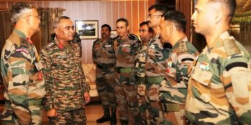فوجی سربراہ لیفٹنٹ جنرل منوج پانڈے نے اونتی پورہ میں وکٹر فورس ہیڈ کواٹر کا دورہ کیا