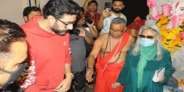 جیا بچن ابھیشیک کے ساتھ پہنچیں بھوپال، کالی باڑی میں کی پوجا ارچنا