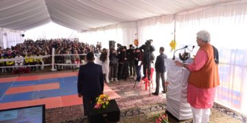لیفٹیننٹ گورنر نے بڈگام کے شیخ پورہ میں بیک ٹووِلیج پروگرام سے خطاب کیا