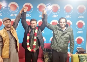 سابق سپُرانٹنڈنٹ انجینئر اور ممتاز سماجی کارکن عبدالرشید لون پیپلز کانفرنس میں شامل