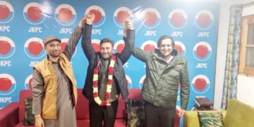 سابق سپُرانٹنڈنٹ انجینئر اور ممتاز سماجی کارکن عبدالرشید لون پیپلز کانفرنس میں شامل