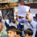 پائین شہر کے شیخ محلہ میں اسکول کو مقفل کرنے کے خلاف طلبہ اور اساتذہ کا احتجاج
