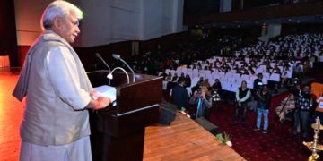 لیفٹیننٹ گورنرنے شریمتی دیوانینی وِی بدری ناتھ ایجوکیشنل ٹرسٹ کے زیر اِنتظام تین سکولوں کے مشترکہ سالانہ تقریب میں شرکت کی