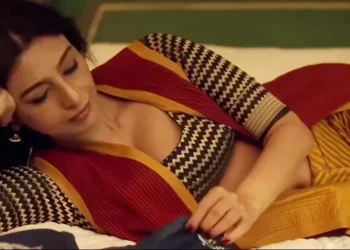 تبو نے فلم’ہم نوجوان‘ سے سلور اسکرین پر قدم رکھا