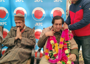 سجاد لون نے پیپلز کانفرنس کے صدر کے عہدے کا حلف اٹھا لیا