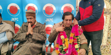 سجاد لون نے پیپلز کانفرنس کے صدر کے عہدے کا حلف اٹھا لیا