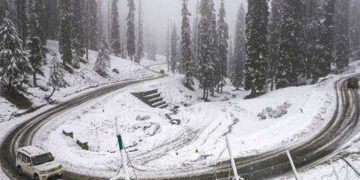 پہاڑی علاقوں میں برف و باراں، میدانی علاقوں میں بارشیں