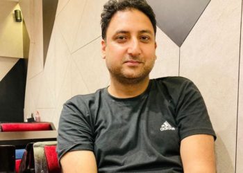 اننت ناگ میں سینئر صحافی پولیس کے ہاتھوں گرفتار