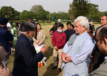 لیفٹیننٹ گورنر نے نیشنل ہیلتھ مشن ملازمین کے اہلِ خانہ کو 10لاکھ روپے ایکس گریشیا فراہم کیا