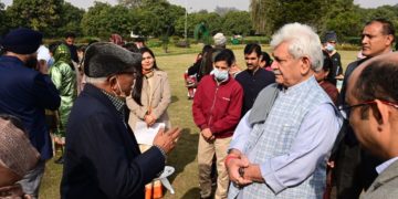 لیفٹیننٹ گورنر نے نیشنل ہیلتھ مشن ملازمین کے اہلِ خانہ کو 10لاکھ روپے ایکس گریشیا فراہم کیا