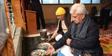 لیفٹیننٹ گورنر نے سری نگر ماتا زیشتہ دیوی مندر میں حاضری دی