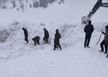نیل گراٹھ سربل اور ہنگ سونہ مرگ میں برفانی تودے کاقہر:کشتواڑکے2مزدورلقمہ اجل،نعشیں برآمد