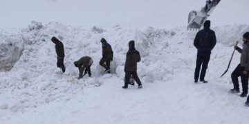 نیل گراٹھ سربل اور ہنگ سونہ مرگ میں برفانی تودے کاقہر:کشتواڑکے2مزدورلقمہ اجل،نعشیں برآمد