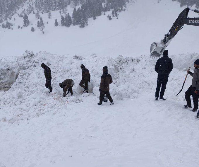 نیل گراٹھ سربل اور ہنگ سونہ مرگ میں برفانی تودے کاقہر:کشتواڑکے2مزدورلقمہ اجل،نعشیں برآمد