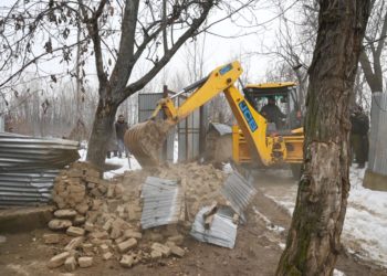 سابق ریاستی وزیر کی جانب سے زیر قبضہ 15کنال باغاتی اراضی کو آج چھڑالیا گیا