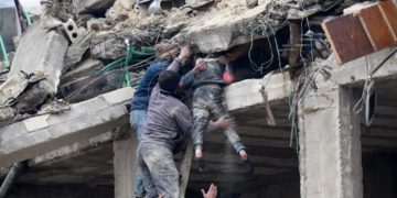 ترکیہ زلزلہ: سرد موسم امدادی سرگرمیوں میں رکاوٹ، بہت سے متاثرین کو بھوک کا سامنا
