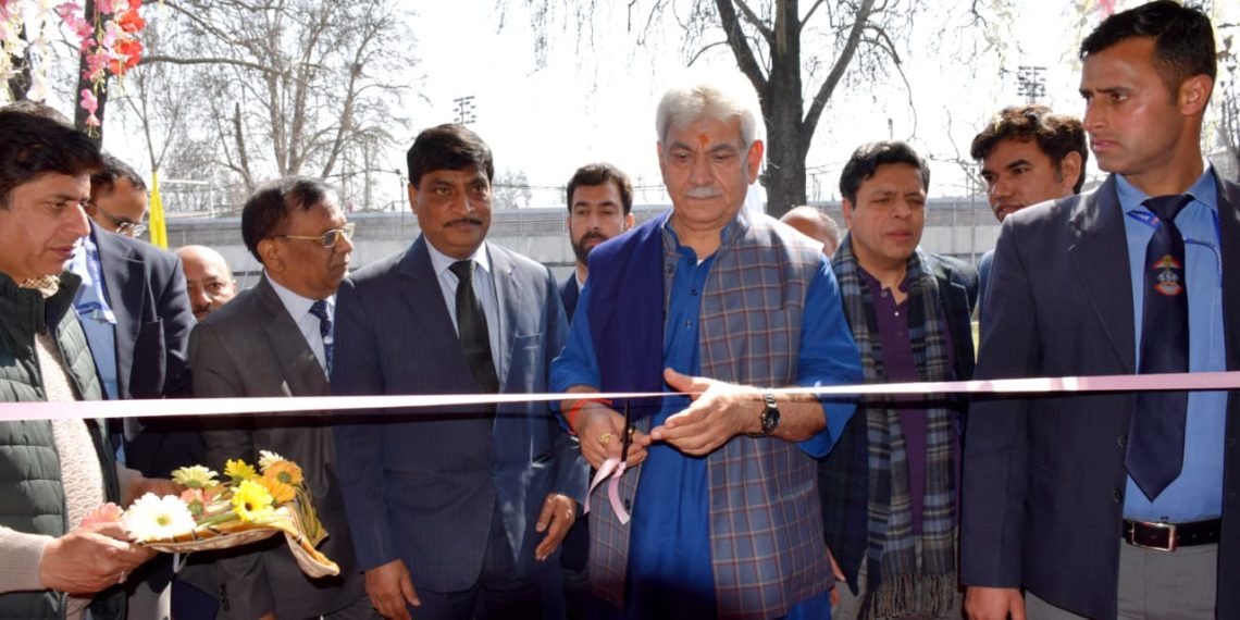 ایل جی سنہا نے سری نگر میں سول سروسز آفیسرز انسٹی ٹیوٹ کا افتتاح کیا