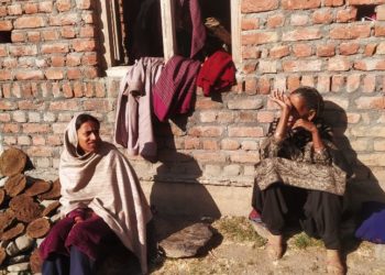ذہنی دباؤ کی شکار نوعمر لڑکیاں