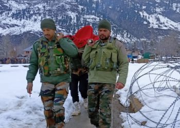 کشتواڑ میں فوج اور فضائیہ نے حاملہ خاتون کو ایئر لفٹ کیا