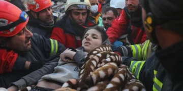 زلزلے سے ہلاکتیں 28 ہزار، ترکیہ میں متاثرین سے لوٹ مار کی شکایات