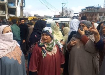 سمارٹ میٹروں کی تنصیب کے خلاف رعناواری میں سخت احتجاج
