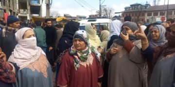 سمارٹ میٹروں کی تنصیب کے خلاف رعناواری میں سخت احتجاج
