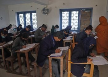 جموں و کشمیرمیں نئے رائج شدہ تعلیمی سیشن کے تحت ٹنل کے آرپار سالانہ امتحانات شروع