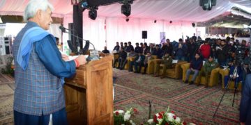 جموں وکشمیر کی ترقی میں خواتین کا نمایاں حصہ ہے: منوج سنہا