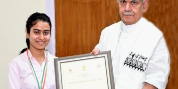 ایل جی سنہا نے پردھان منتری راشٹریہ بال پراسکر ایوارڈ حاصل کرنے والوں کو اعزاز سے نوازا