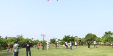 شہر سرینگر سمیت وادی کے مختلف حصوں میں پتنگ اُڑانے کا سیزن شروع