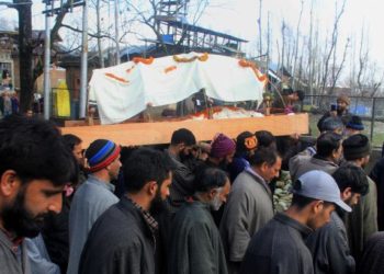 کولگام میں مسلمانوں ہندو شخص کی آخری رسومات ادا کرنے میں مدد کی