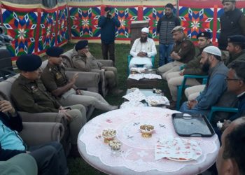 ایس ایس پی بارہمولہ نے ٹنگمرگ میں دارالعلوم کی طالبات سے بات چیت کی