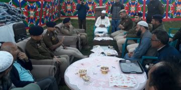 ایس ایس پی بارہمولہ نے ٹنگمرگ میں دارالعلوم کی طالبات سے بات چیت کی