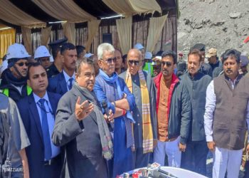 نتن گڈکری نے زیڈ مورہ ٹنل کی پیشرفت کا جائزہ لیا