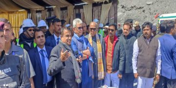 نتن گڈکری نے زیڈ مورہ ٹنل کی پیشرفت کا جائزہ لیا