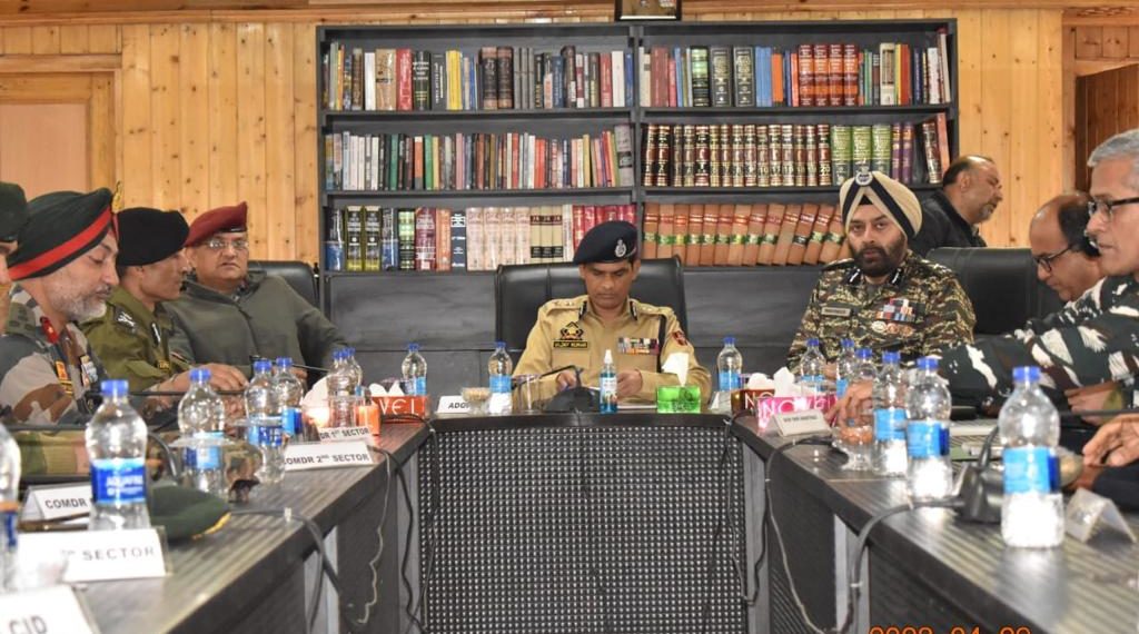 اے ڈی جی پی کشمیر نے جنوبی کشمیر کے اننت ناگ میں اعلیٰ سطحی میٹنگ کی صدارت کی