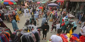 کشمیر میں عید کی تیاریاں زوروں پر۔ بازاروں میں رونق