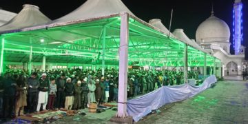 شب قدر کے موقعے پر مسجدوں خانقاہوں میں روح پرور اجتماعات کاانقاد