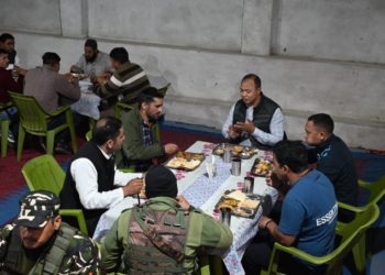 جموں و کشمیر میں افطار پارٹیاں باہمی بھائی چارے کی علامت ہیں